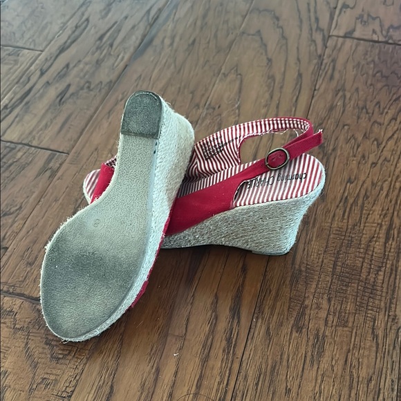 Charming Charlie Red Wedge Peep-Toe Shoes with Bow - Picture 2 of 2
